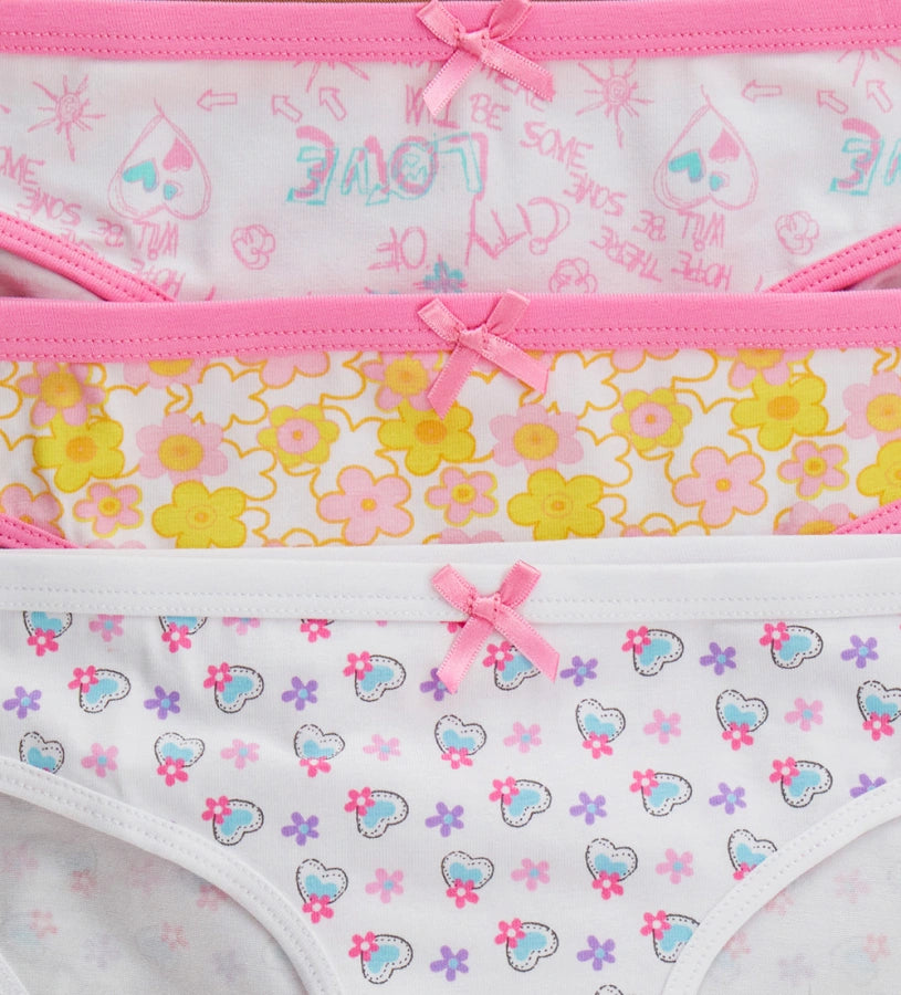 Σετ τριών παιδικών σλιπ για κορίτσι από απαλό βαμβάκι. Άνετα και αναπνεύσιμα, ιδανικά για καθημερινή χρήση.