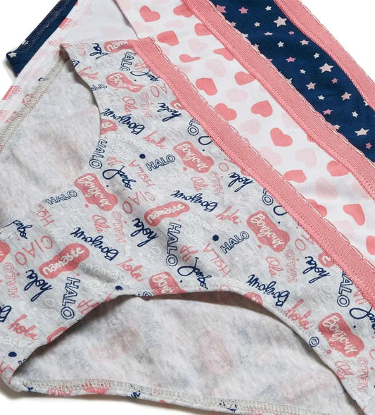 Σετ τριών παιδικών σλιπ από βαμβάκι, απαλών και άνετων, ιδανικών για καθημερινή χρήση.