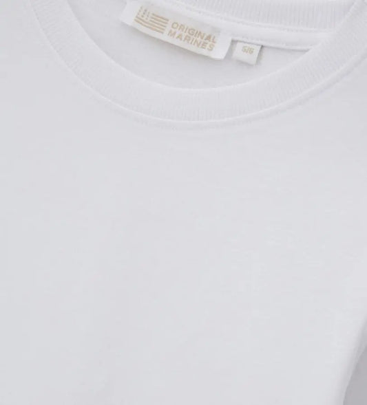 Μπλούζα με μακριά μανίκια από απαλό βαμβακερό ζέρσεϊ, ιδανική για καθημερινή άνεση. Η στρογγυλή λαιμόκοψη με ριμπ ύφανση προσθέτει στυλ και πρακτικότητα στην εμφάνιση.