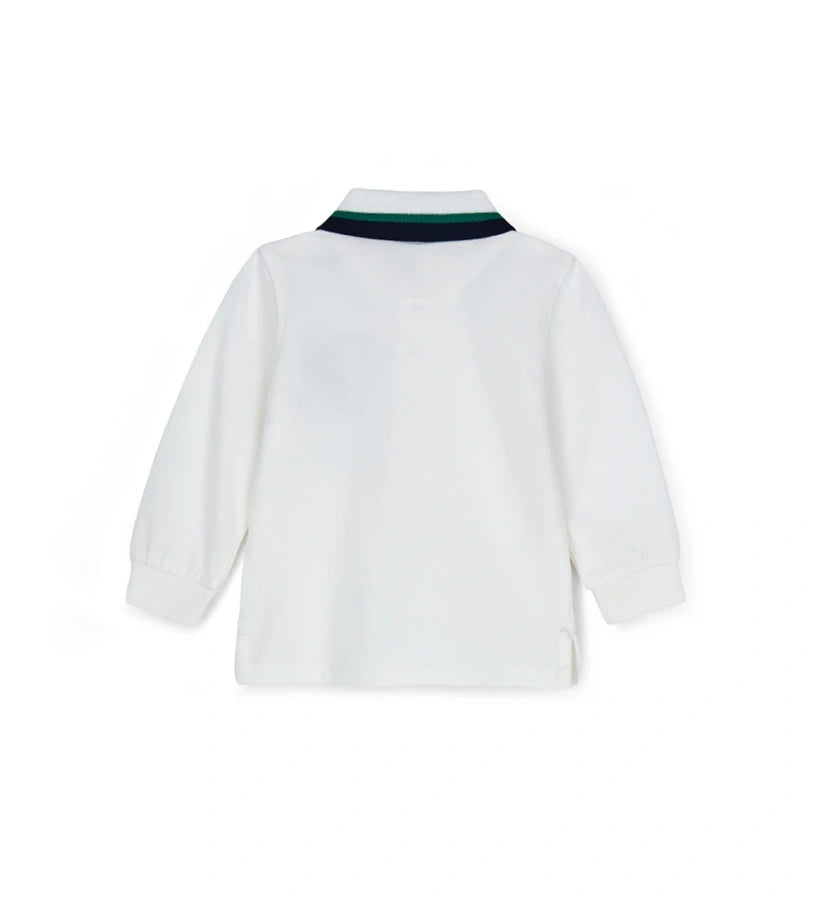 Βαμβακερή μπλούζα πόλο, απαλή και άνετη, με μακριά μανίκια και γιακά σε ριπ ύφανση από νήμα βαφής. Διαθέτει μπροστινό άνοιγμα με κουμπιά, πλαϊνά ανοίγματα, ριμπ τελειώματα και διακοσμητικό απλικέ στο μπροστινό μέρος.