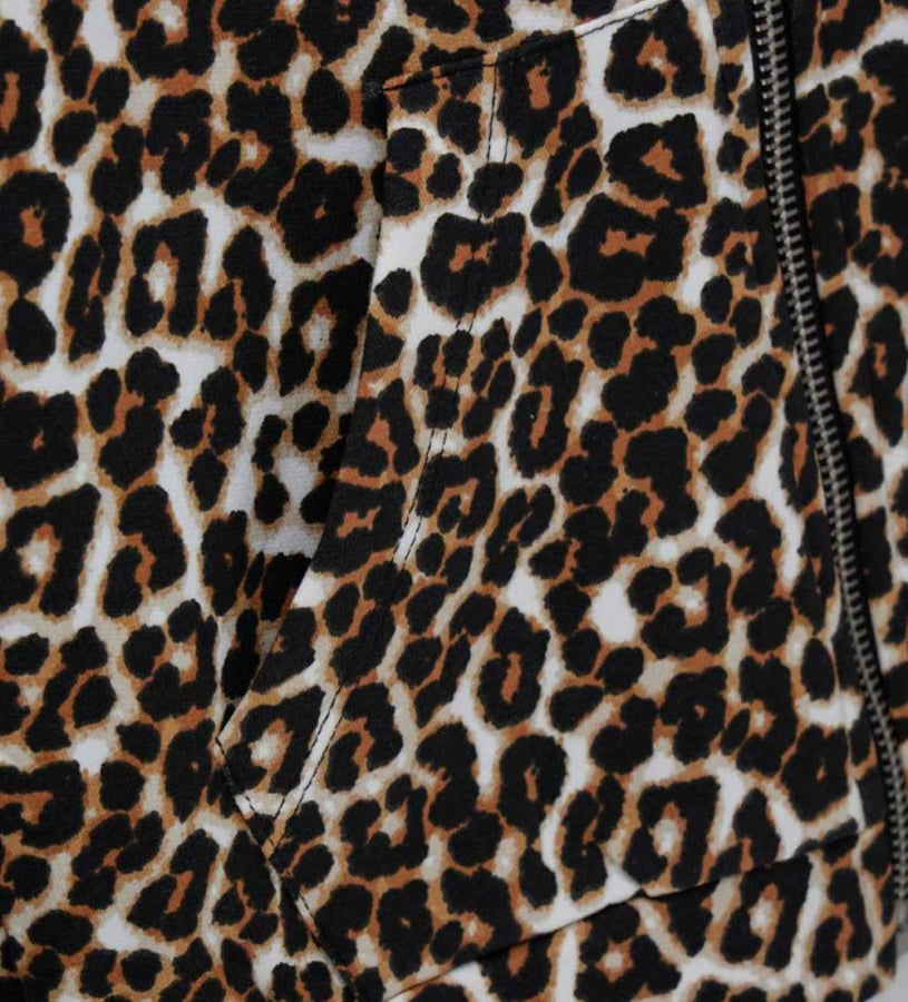 Βαμβακερό φούτερ με κουκούλα και μακριά μανίκια, ελαστικό τελείωμα και μανσέτες, μπροστινό κλείσιμο με φερμουάρ και υπερμοντέρνο animal print.
