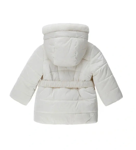 Καπιτονέ και επενδυμένο μπουφάν από νάιλον, ιδανικό για τις κρύες μέρες. Διαθέτει κουκούλα με αποσπώμενη οικολογική γούνα για κομψή πινελιά, άνοιγμα με φερμουάρ και αποσπώμενη ελαστική ζώνη για άνετη και μοντέρνα εφαρμογή.