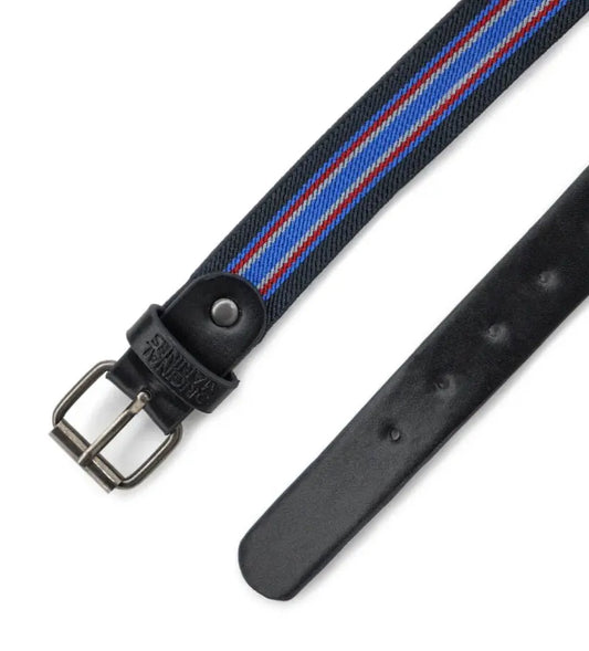 Ριγέ ελαστική ζώνη, άνετη και ευέλικτη, ιδανική για να συνδυαστεί με κάθε εμφάνιση. Το ριγέ σχέδιο της προσφέρει μοντέρνο στυλ, καθιστώντας τη κατάλληλη για κάθε περίσταση — από casual έως πιο κομψά looks.