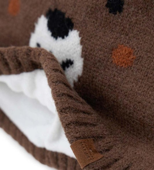 Μαλακός λαιμός από ζακάρ ύφασμα με διακοσμητική λεπτομέρεια στο μπροστινό μέρος. Άνετος, ζεστός και ιδανικός για να ολοκληρώσει κάθε χειμερινό σύνολο.