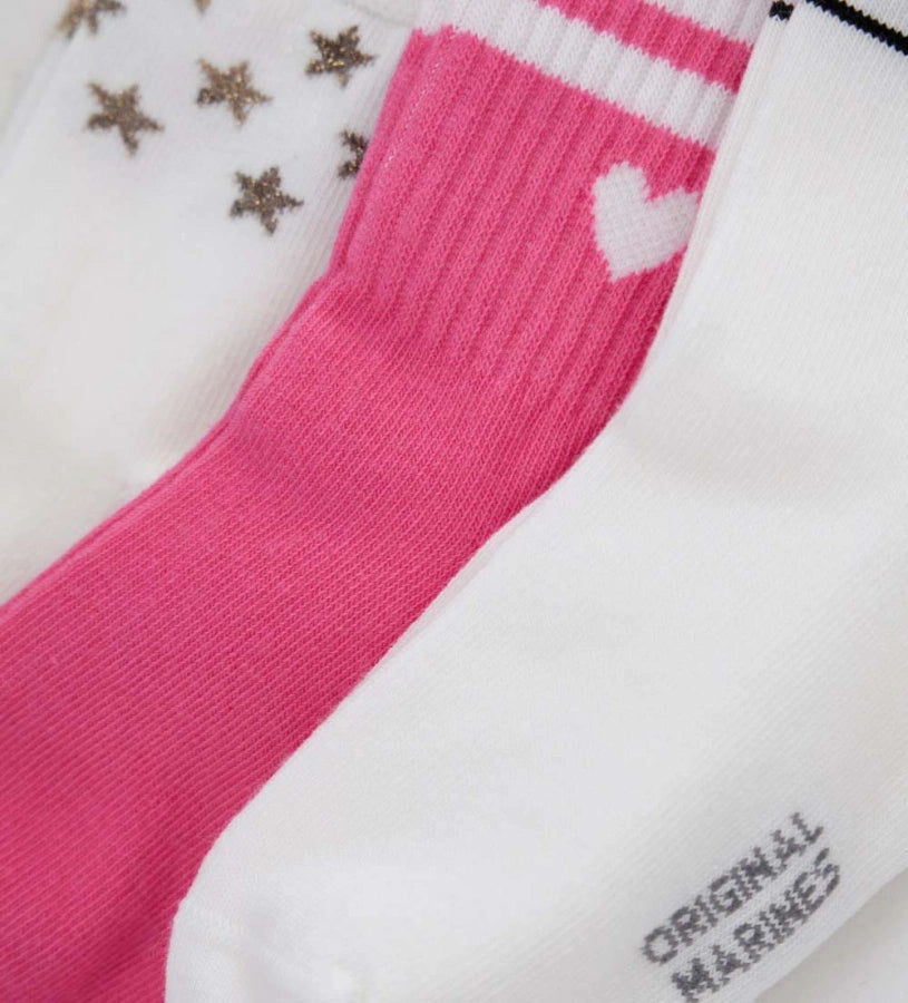 Σετ τριών ζευγαριών καλτσών με σχέδιο jacquard και διακοσμητικές λεπτομέρειες. Απαλές και άνετες, ιδανικές για καθημερινή χρήση.