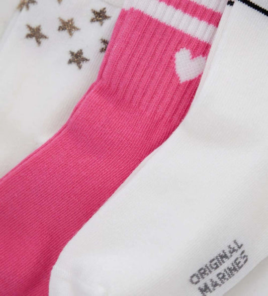 Σετ τριών ζευγαριών καλτσών με σχέδιο jacquard και διακοσμητικές λεπτομέρειες. Απαλές και άνετες, ιδανικές για καθημερινή χρήση.