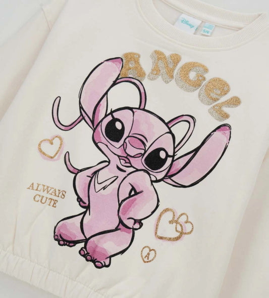Παιδικό φούτερ Disney Stitch με τη Angel, από ελαστικό βαμβάκι με εσωτερική επένδυση από φλις για ζεστασιά και άνεση. Το σχέδιο με μακριά μανίκια και στρογγυλή λαιμόκοψη είναι διακοσμημένο με μπροστινό τύπωμα και γκλίτερ λεπτομέρειες, προσθέτοντας μια λαμπερή και χαριτωμένη πινελιά στις κοριτσίστικες εμφανίσεις.