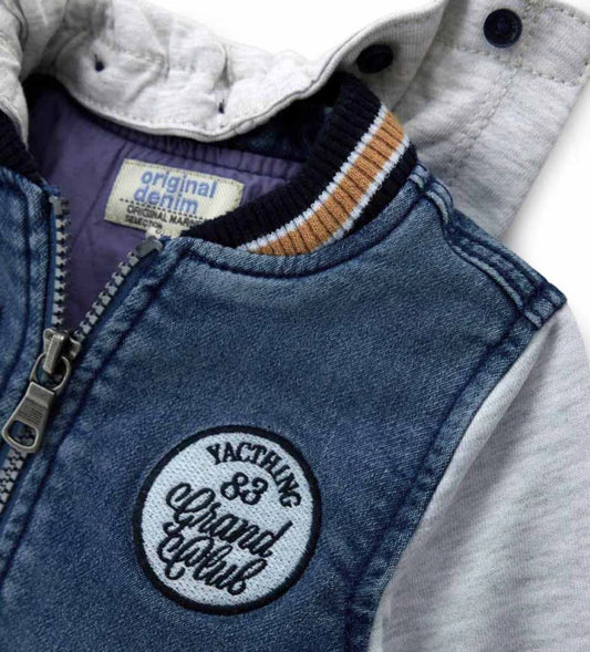 Παιδικό μπουφάν για αγόρι συνδυασμός τζιν και γκρι φούτερ με αποσπώμενη κουκούλα.