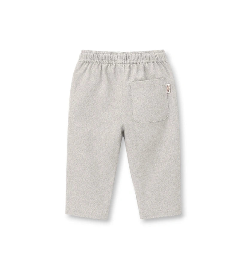 Η ελαφριά και δροσερή ύφανση του παιδικού παντελονιού για ηλικίες 6m-5y.