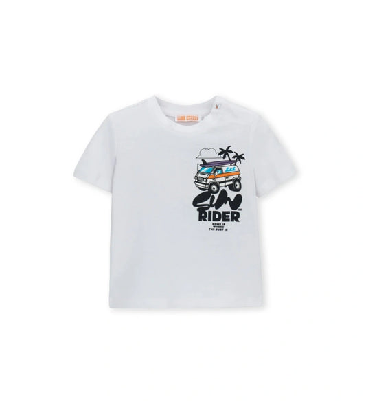 Λευκό αγορίστικο T-shirt με μεγάλη στάμπα "The Sunrider" στην πλάτη που απεικονίζει σκηνή σερφ.