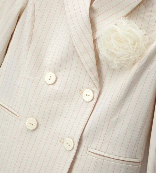 Παιδικό blazer για κορίτσι σταυρωτό με ριγέ σχέδιο και λουλούδι από τούλι στο πέτο.