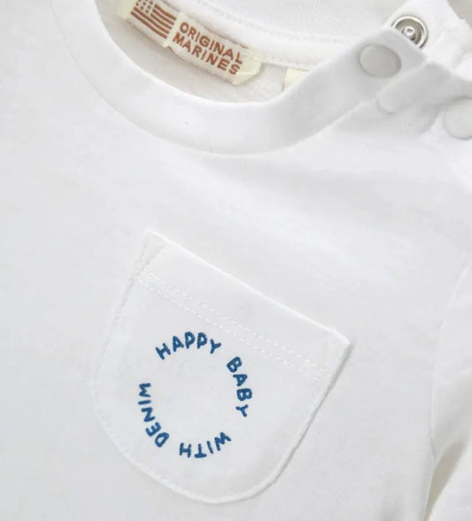 Κοντινό πλάνο στο τσεπάκι και τα κουμπιά-σούστες στον ώμο της βρεφικής μπλούζας Original Marines.