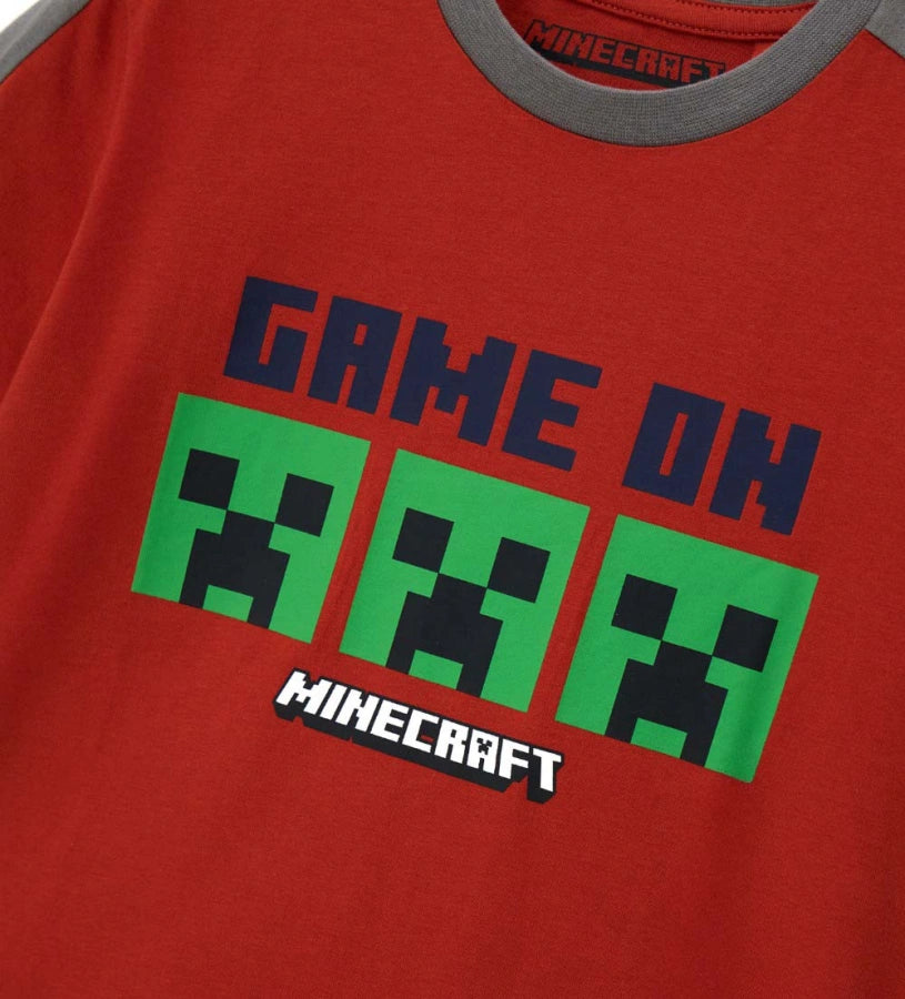 Παιδικές βαμβακερές πυτζάμες Minecraft σε κόκκινο χρώμα με κοντομάνικη μπλούζα και σορτς.