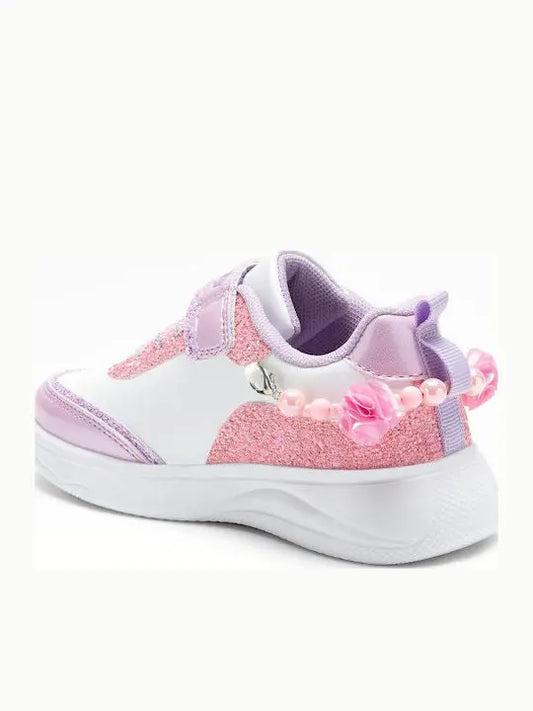 Παιδικά sneakers Lelli Kelly για κορίτσια με υπέροχο σχέδιο σε χρώμα λευκό και λεπτομέρειες glitter σε ροζ και μωβ αποχρώσεις.
Άνετη και αντιολισθητική σόλα από καουτσούκ.
Εσωτερικά διαθέτει δερμάτινο, ανατομικό πάτο.
Ευκολία στην εφαρμογή με ελαστικά κορδόνια και αυτοκόλλητο λουράκι-velcro.
Συνδυάζει την άνεση με το λαμπερό στυλ για μοδάτη εμφάνιση όλες τις ώρες.