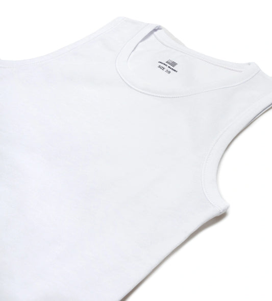 Αμάνικο φανελάκι αγοριού σε μονόχρωμο σχέδιο με στρογγυλή λαιμόκοψη. Άνετο και πρακτικό, ιδανικό για καθημερινή χρήση ή ως εσώρουχο. 100% οργανικό βαμβάκι