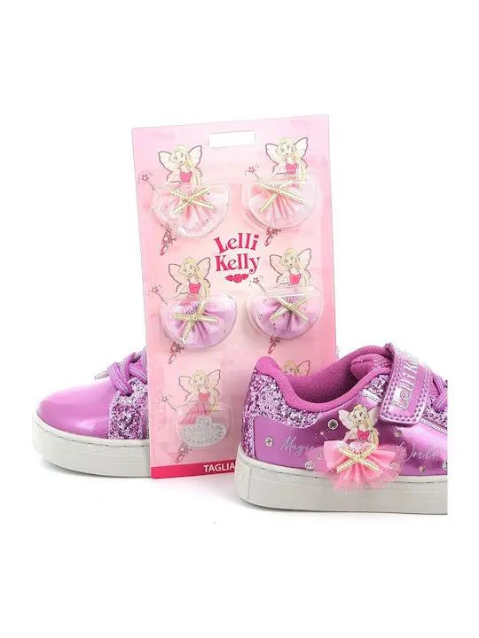 Τα Lelli Kelly sneakers φούξια LKAL4484 σε απόχρωση porpora είναι ιδανικά για μικρές fashionistas που θέλουν να ξεχωρίζουν. Με έντονο φούξια χρώμα και παιχνιδιάρικα σχέδια, αυτά τα sneakers προσφέρουν στυλ και άνεση για καθημερινές δραστηριότητες.
Κατασκευασμένα από υψηλής ποιότητας υλικά, εξασφαλίζουν ανθεκτικότητα και άριστη εφαρμογή. Η ευέλικτη σόλα τους παρέχει καλή πρόσφυση, κάνοντάς τα ιδανικά για παιχνίδι ή βόλτες.