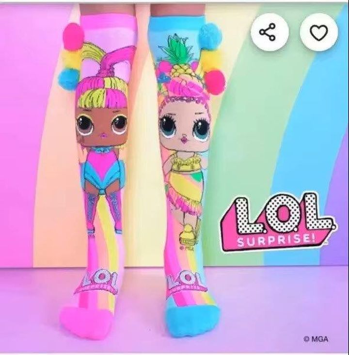 Παιδικές κάλτσες με σχέδιο popstar— μαλακές, άνετες και χαριτωμένες για καθημερινή χρήση. Ζεστασιά, στυλ και παιχνιδιάρικη διάθεση σε κάθε βήμα, μόνο από την Click Clothes!