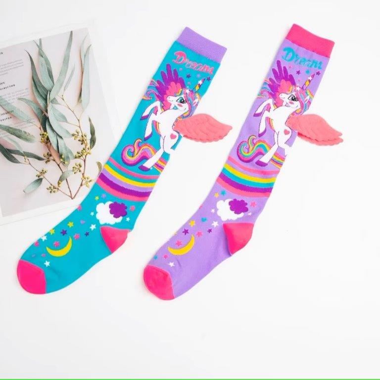 Παιδικές κάλτσες ρινοκεράκι 3D έως το γόνατο — εξαιρετικά άνετες, ζεστές και με χαριτωμένη ανάγλυφη λεπτομέρεια. Ιδανικές για καθημερινό στυλ και άνεση από την Click Clothes!