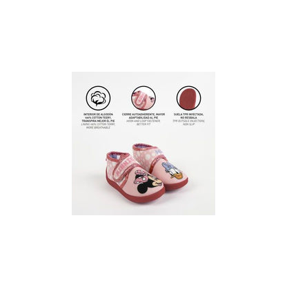Κοριτσίστικες παντοφλίτσες Minnie & Daisy με μαλακό, ζεστό ύφασμα και αντιολισθητική σόλα. Άνετες, παιχνιδιάρικες και ιδανικές για το σπίτι. Διαθέσιμες τώρα στο Click Clothes!
