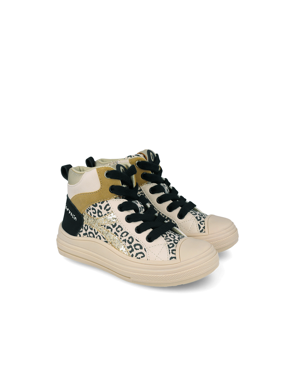Ζεύγος από παιδικά μποτάκια Garvalin με leopard pattern, μαύρα κορδόνια και χρυσές λεπτομέρειες σε γωνιακή προβολή.
