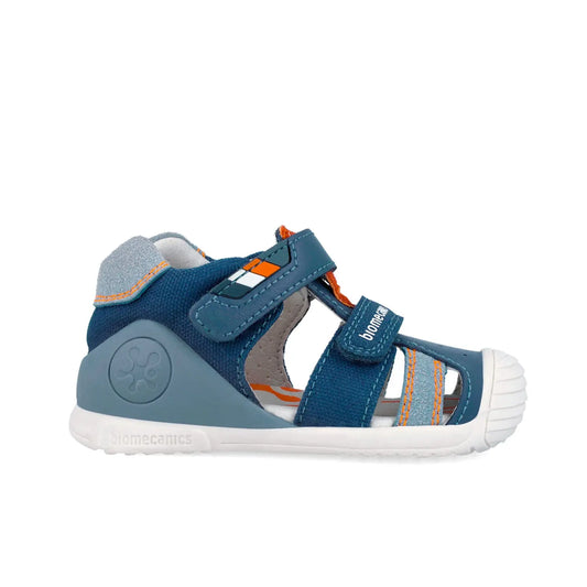 Βρεφικό παπουτσοπέδιλο Biomecanics για αγόρι σε μπλε χρώμα με ανατομική σόλα.