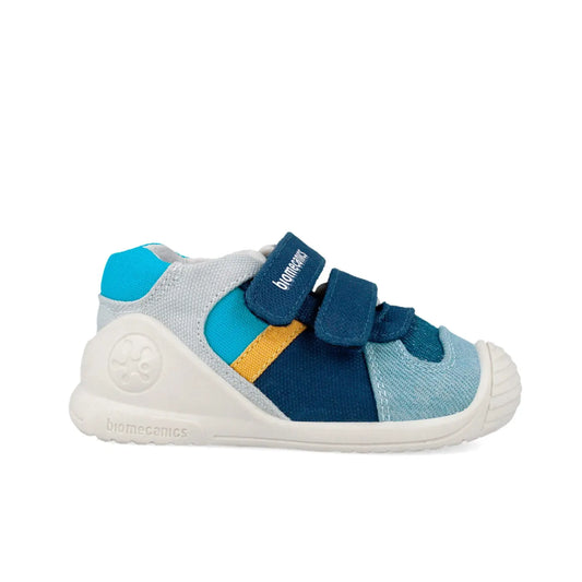 Βρεφικά sneakers Biomecanics για αγόρι με ανατομική σόλα και κλείσιμο βελκρό.
