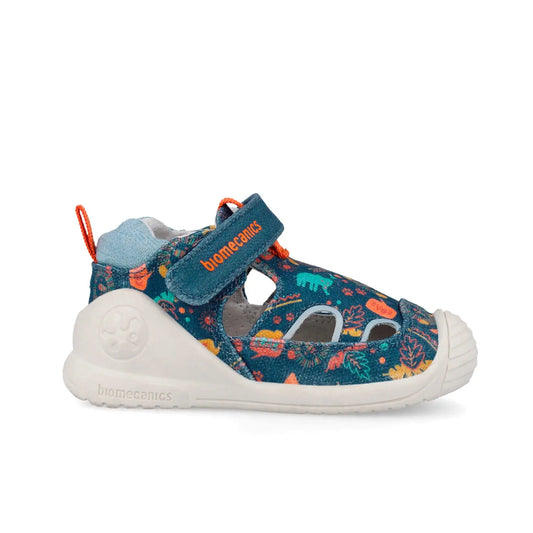 Βρεφικό παπουτσοπέδιλο Biomecanics για αγόρι με ανατομική σόλα και κλείσιμο βελκρό.