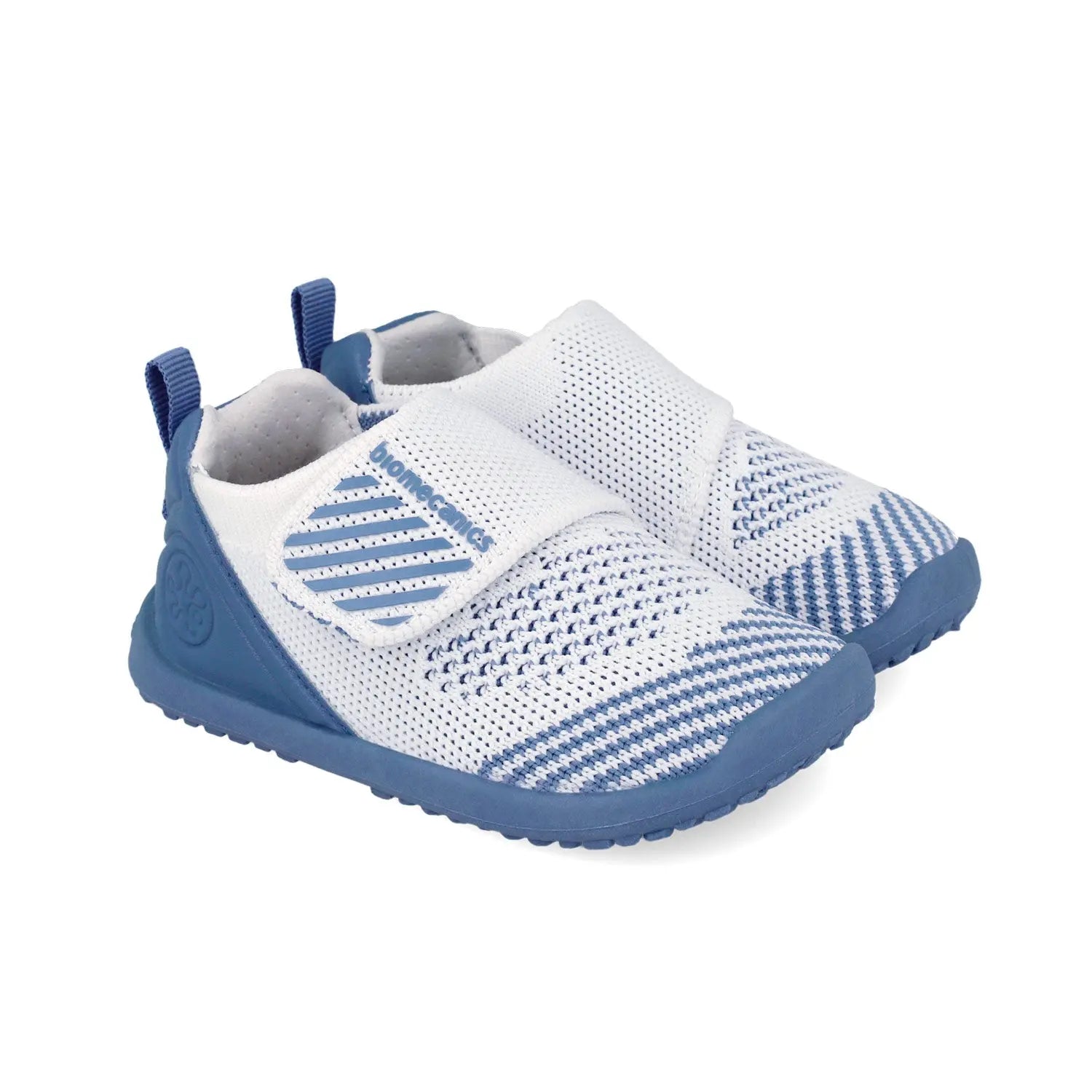 Πλάγια όψη του Biomecanics sneaker σε νούμερα 21-26 που δείχνει τον αερισμό του παπουτσιού.