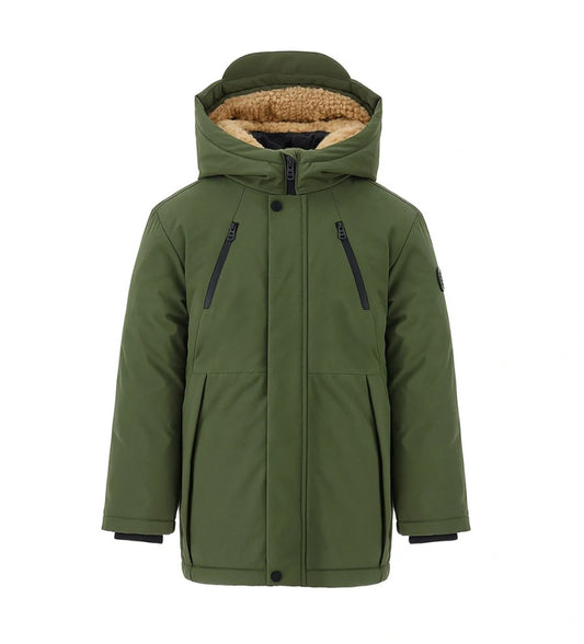 Καπιτονέ μπουφάν τύπου parka από νάιλον με κουκούλα από οικολογική γούνα και αντίθετη εσωτερική φόδρα. Κλείσιμο με φερμουάρ και κουμπιά-σούστες, ριμπ μανίκια για μέγιστη άνεση.