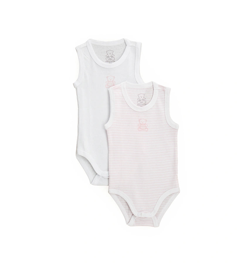 Σετ δύο κορμάκια-φανελάκια από ριμπ βαμβάκι. Το ένα μοντέλο είναι μονόχρωμο λευκό, ενώ το άλλο έχει ροζ ριγέ σχέδιο, με ενισχυμένα τελειώματα και κλείσιμο με αυτόματα κουμπάκια, για άνεση και πρακτικότητα στην καθημερινή χρήση.