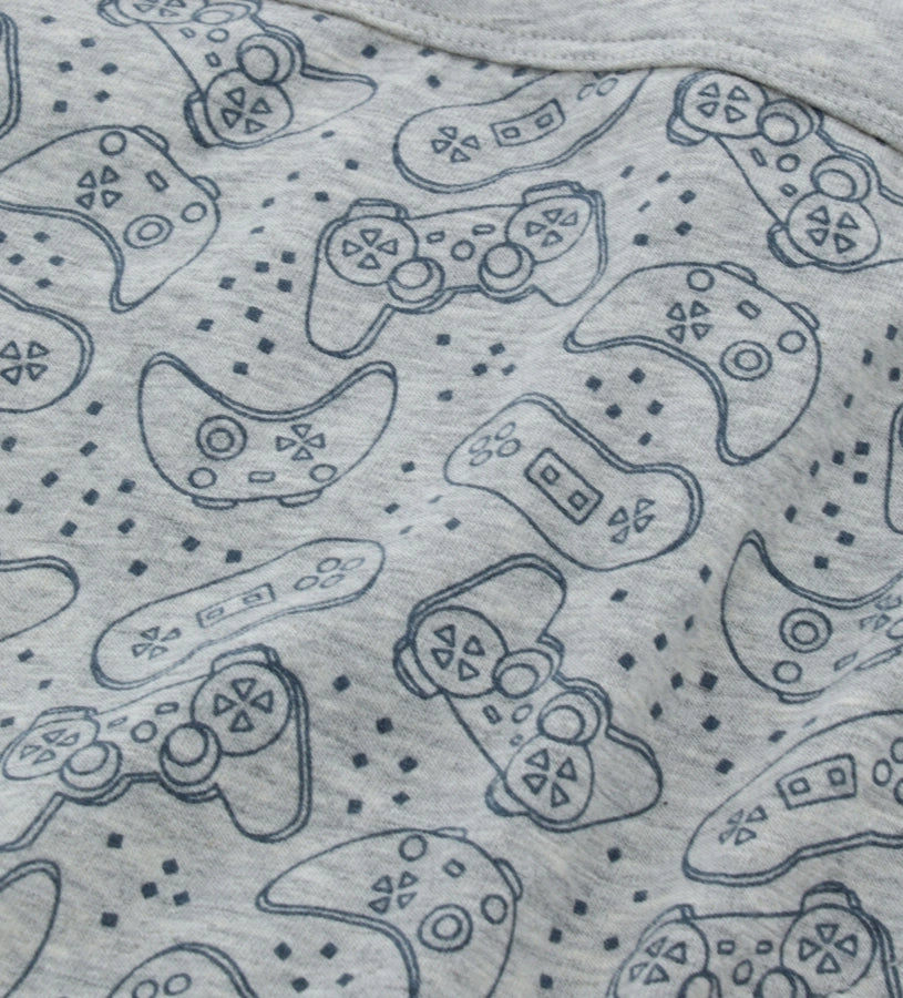 Παιδικό σλιπ σε τρία διαφορετικά σχέδια, με ψηλή ελαστική μέση για άνετη και σταθερή εφαρμογή.