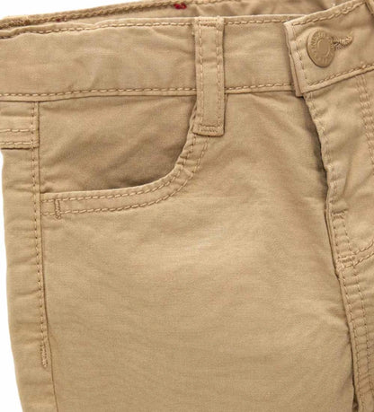 Παιδικό παντελόνι με τιράντες για αγόρι garment-dyed σε στυλ 5-pocket.