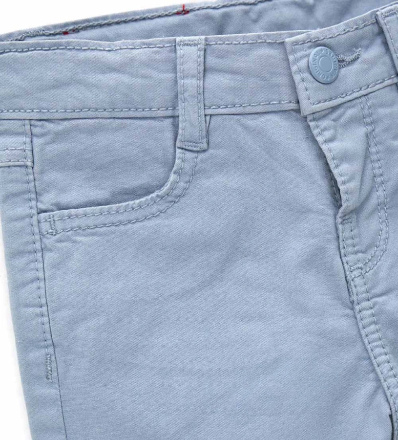 Παιδικό παντελόνι με τιράντες για αγόρι garment-dyed σε στυλ 5-pocket.