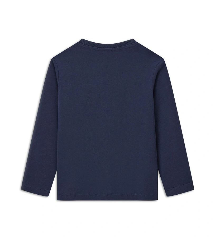 Μπλούζα με μακριά μανίκια από απαλό βαμβακερό ζέρσεϊ, ιδανική για καθημερινή άνεση. Η στρογγυλή λαιμόκοψη με ριμπ ύφανση προσθέτει στυλ και πρακτικότητα στην εμφάνιση.