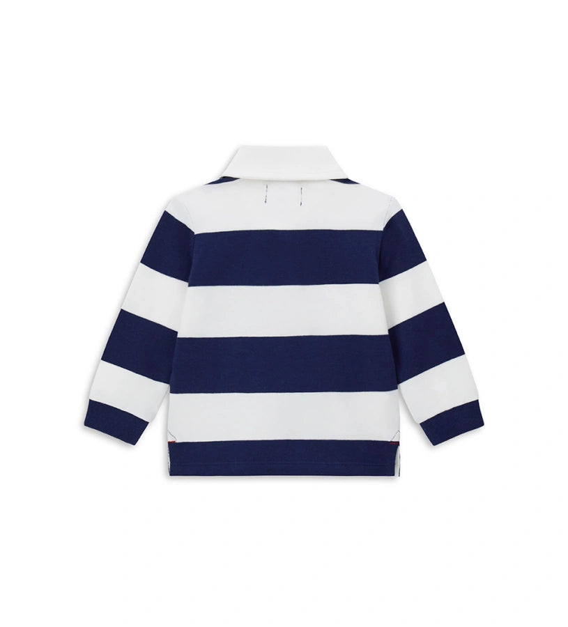 Πικέ βαμβακερό πόλο με ρίγες από βαμμένο νήμα, με μακριά μανίκια και γιακά από γκαμπαρντίνα. Μπροστινό άνοιγμα με κουμπιά, πλαϊνές σκισίματα και ριμπ τελειώματα.