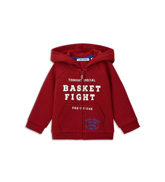 Βαμβακερό φούτερ με κουκούλα και ριμπ τελειώματα, ιδανικό για καθημερινή άνεση. Διαθέτει άνοιγμα με φερμουάρ, τσέπη καγκουρό και τύπωμα μπροστά, για ένα πρακτικό και μοντέρνο στυλ.