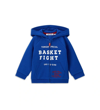 Βαμβακερό φούτερ με κουκούλα και ριμπ τελειώματα, ιδανικό για καθημερινή άνεση. Διαθέτει άνοιγμα με φερμουάρ, τσέπη καγκουρό και τύπωμα μπροστά, για ένα πρακτικό και μοντέρνο στυλ.