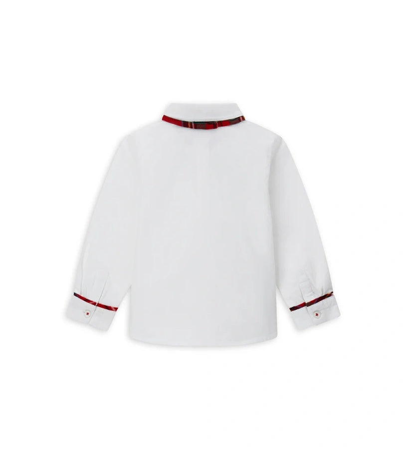 Βαμβακερό πουκάμισο με μακριά μανίκια και μπροστινό άνοιγμα με κουμπιά. Διαθέτει ρέλι και αποσπώμενο παπιγιόν από φανέλα για μια κομψή πινελιά, καθώς και κεντημένη ετικέτα στο πλάι.