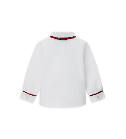 Βαμβακερό πουκάμισο με μακριά μανίκια και μπροστινό άνοιγμα με κουμπιά. Διαθέτει ρέλι και αποσπώμενο παπιγιόν από φανέλα για μια κομψή πινελιά, καθώς και κεντημένη ετικέτα στο πλάι.