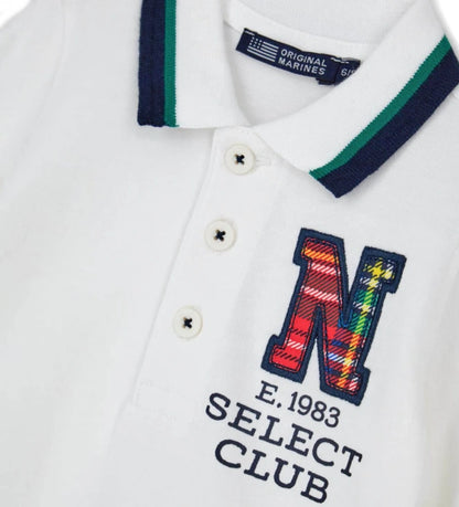 Βαμβακερή μπλούζα πόλο, απαλή και άνετη, με μακριά μανίκια και γιακά σε ριπ ύφανση από νήμα βαφής. Διαθέτει μπροστινό άνοιγμα με κουμπιά, πλαϊνά ανοίγματα, ριμπ τελειώματα και διακοσμητικό απλικέ στο μπροστινό μέρος.