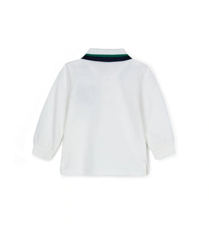 Βαμβακερή μπλούζα πόλο, απαλή και άνετη, με μακριά μανίκια και γιακά σε ριπ ύφανση από νήμα βαφής. Διαθέτει μπροστινό άνοιγμα με κουμπιά, πλαϊνά ανοίγματα, ριμπ τελειώματα και διακοσμητικό απλικέ στο μπροστινό μέρος.