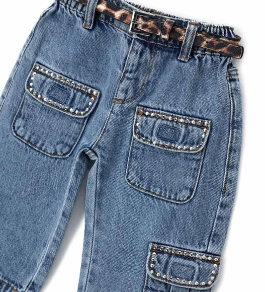 Φαρδύ τζιν με τσέπες από μαλακό και ανθεκτικό βαμβακερό και lyocell ντένιμ. Ελαστική μέση για μέγιστη άνεση, αφαιρούμενη ζώνη με allover πουά τύπωμα. Για τα μεγέθη έως 2-3 ετών το άνοιγμα γίνεται με κουμπί, ενώ από τα μεγέθη 3-4 ετών το άνοιγμα γίνεται με φερμουάρ.