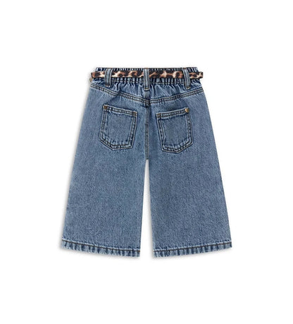 Φαρδύ τζιν με τσέπες από μαλακό και ανθεκτικό βαμβακερό και lyocell ντένιμ. Ελαστική μέση για μέγιστη άνεση, αφαιρούμενη ζώνη με allover πουά τύπωμα. Για τα μεγέθη έως 2-3 ετών το άνοιγμα γίνεται με κουμπί, ενώ από τα μεγέθη 3-4 ετών το άνοιγμα γίνεται με φερμουάρ.