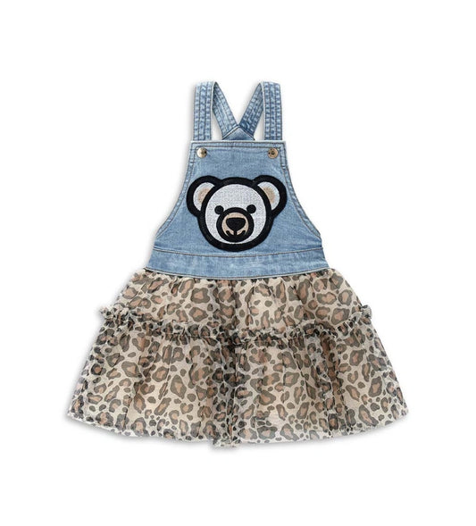 Ένα μοντέρνο και ξεχωριστό κομμάτι που συνδυάζει το casual denim με την αέρινη κομψότητα του τούλι. Οι τιράντες με κουμπιά-σούστα προσφέρουν άνεση και ευκολία στο ντύσιμο, ενώ η επένδυση από βαμβακερή ποπλίνα εξασφαλίζει απαλότητα στο δέρμα. Το κεντημένο patch με παγιέτες στο μπροστινό μέρος δίνει μια λαμπερή πινελιά που ξεχωρίζει.