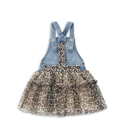 Ένα μοντέρνο και ξεχωριστό κομμάτι που συνδυάζει το casual denim με την αέρινη κομψότητα του τούλι. Οι τιράντες με κουμπιά-σούστα προσφέρουν άνεση και ευκολία στο ντύσιμο, ενώ η επένδυση από βαμβακερή ποπλίνα εξασφαλίζει απαλότητα στο δέρμα. Το κεντημένο patch με παγιέτες στο μπροστινό μέρος δίνει μια λαμπερή πινελιά που ξεχωρίζει.