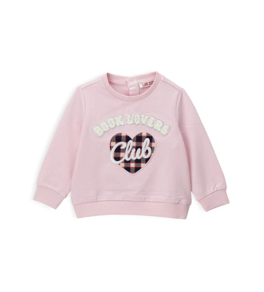 Ζεστό φούτερ από ελαστικό βαμβάκι, με στρογγυλή λαιμόκοψη και ριμπ τελειώματα. Μαλακό και άνετο, εμπλουτισμένο με τρισδιάστατο τύπωμα και κέντημα στο μπροστινό μέρος.