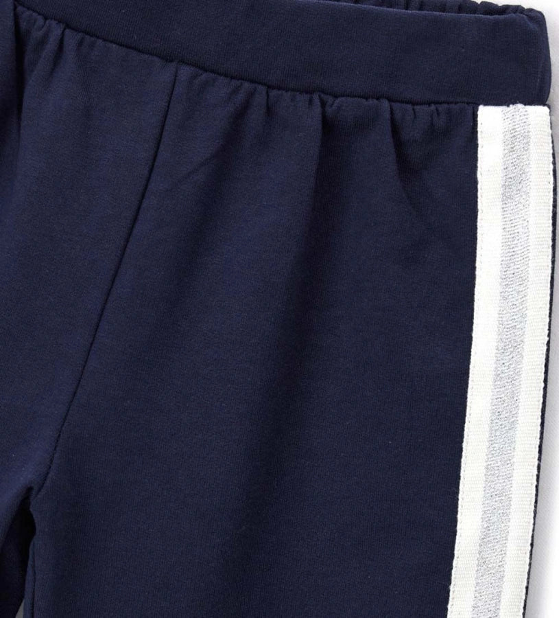 Ζεστά, ελαστικά βαμβακερά παντελόνια φόρμας, μαλακά και άνετα. Ελαστική μέση και πλαϊνές ρίγες για ένα σπορ και μοντέρνο ύφος.