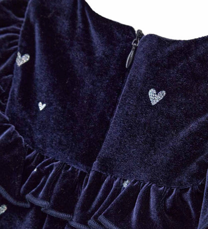 Φόρεμα από βελούδινο chenille με στρογγυλή λαιμόκοψη, διακοσμητική λεπτομέρεια με βολάν στο μπροστινό μέρος, μανίκια με σούρα στο τελείωμα και συνολικό τύπωμα με γκλίτερ.