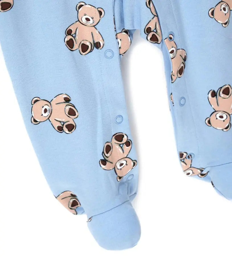 Βρεφικό φορμάκι από βαμβάκι με allover print και μακριά μανίκια

Λεπτομέρεια snap buttons στο πίσω μέρος και στο καβάλο

Ribbed τελειώματα σε μανίκια για καλύτερη εφαρμογή

Αντιολισθητικό τύπωμα κάτω από τα πόδια για ασφάλεια