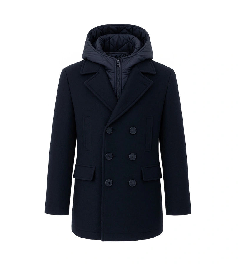 Διπλόπετο παλτό από μάλλινο ύφασμα, κομψό και ζεστό, με εσωτερική επένδυση. Διαθέτει αποσπώμενη κουκούλα από καπιτονέ και επενδυμένο ripstop νάιλον, καθώς και μπροστινό άνοιγμα με κουμπιά.